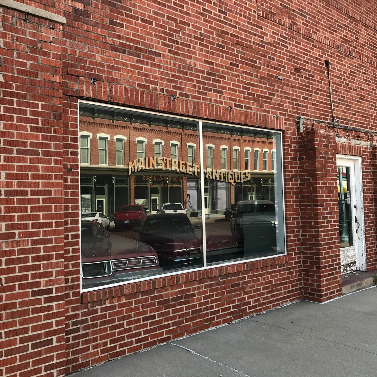 New town every hour on Twitter "Red Cloud, Nebraska Population 916