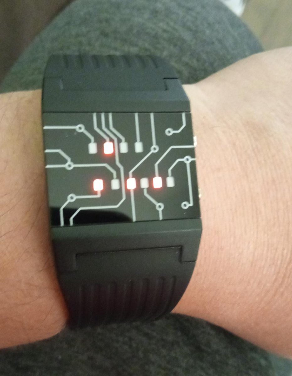 raulodria's tweet photo. The best gift on the World, My binary watch 4:42 pm #FTGeek https://t.co/VWS3SnkAly