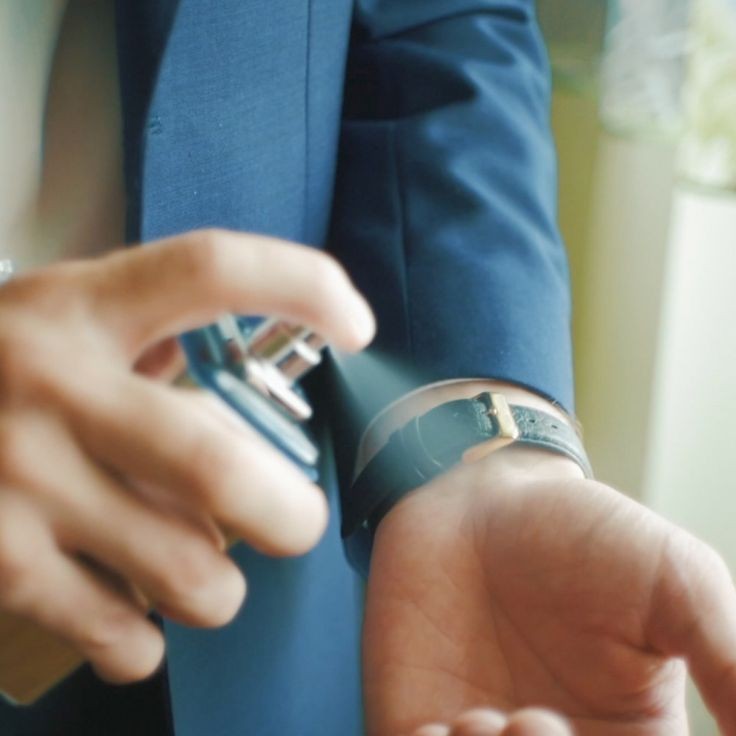 AllOfGoods's tweet image. Parfum cowok yang orangnya pergi wanginya ketinggalan!

—A Thread