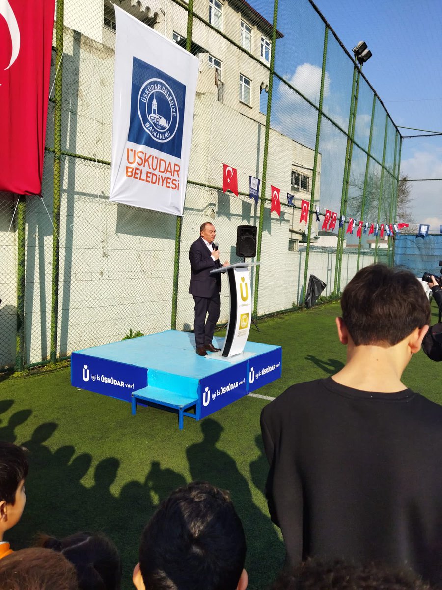 Erdem3458's tweet photo. Yavuztürk Spor Kulübünü ziyaret eden Üsküdar Belediye Başkanım sayın Hilmi Türkmen başta olmak üzere tüm katılımcılara şahsım ve kulübümüz adına çok teşekkür ederim. https://t.co/CXvMF05OVa