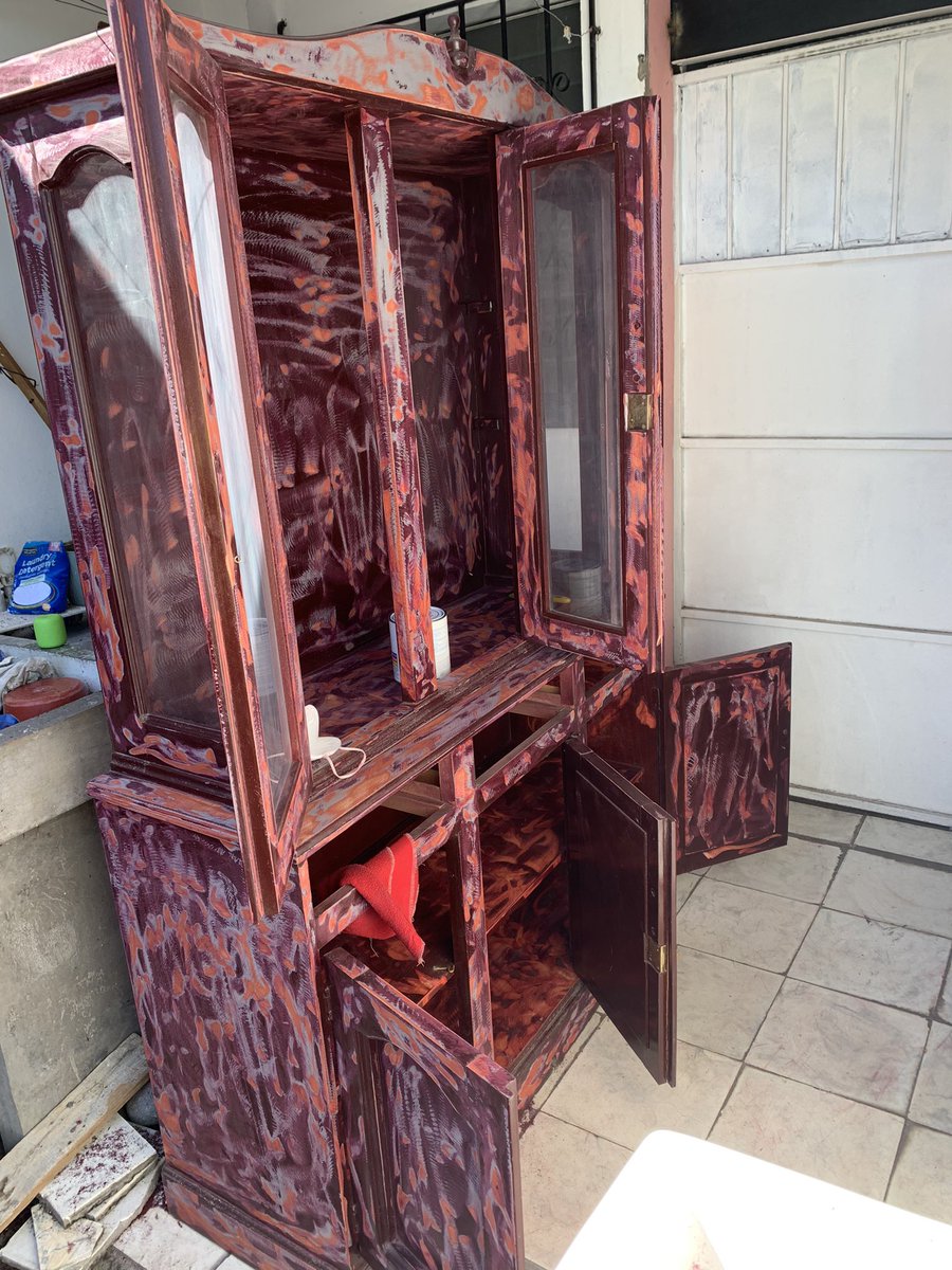 DesignSivar's tweet photo. ✅Restauración de pintura de color ocre/vino a negro brillante.
✅lijado para sacar poros 
✅Cambio de jaladeras en puertas y gavetas.

El antes y después! Ayúdenos a Rt por favor para llegar a más clientes.

Si nuestro trabajo te gusta contáctanos al WhatsApp 78593643.

DTB. https://t.co/GIR3YR5YrY