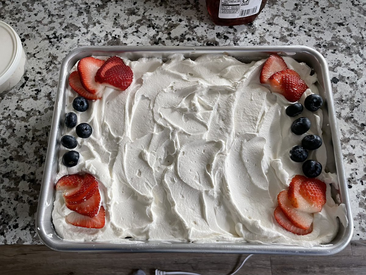 carolinee🔆 (@cozycarolinee) on Twitter photo got <a href="/dialaskitchen/">Diala Canelo</a> book for christmas
first up: coconut tres leches cake for a friend 🤗 #foodtwitter got <a href="/dialaskitchen/">Diala Canelo</a> book for christmas
first up: coconut tres leches cake for a friend 🤗 #foodtwitter