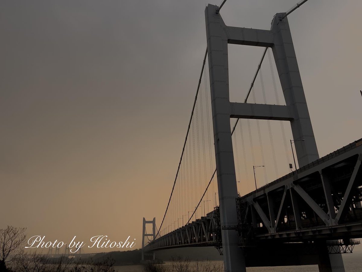 tk80aaaa's tweet photo. 瀬戸大橋
#工業デザイン #瀬戸内海 #瀬戸大橋 #真冬の瀬戸大橋 #冬の瀬戸内海 #雨上がりの風景 #巨大オブジェ #風景写真
#Industrialdesign #SetoInlandSea #GreatSetoBridge #midwinter #winter #Landscapeafterrain #Giantobject #Landscapephoto https://t.co/PuHx16Uk7V