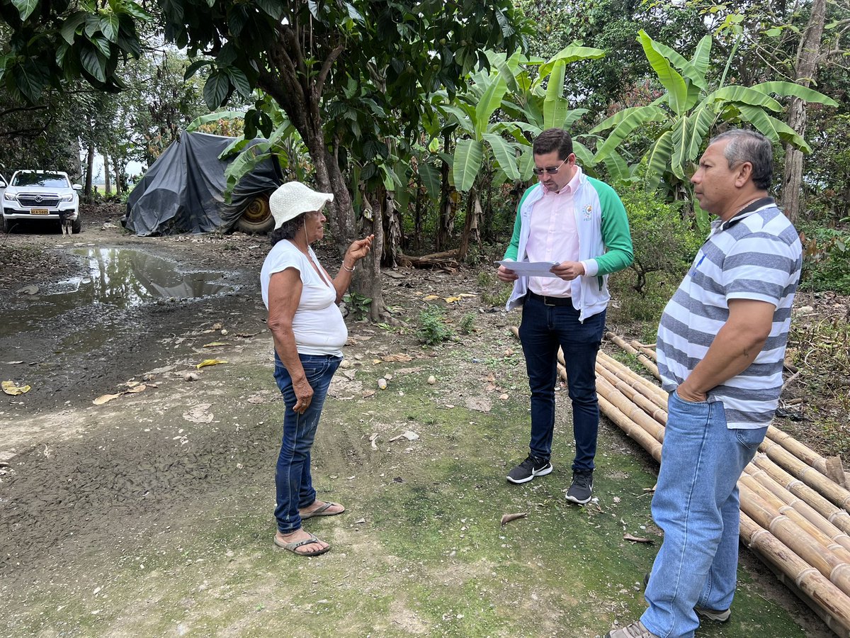 _PufferFi's tweet photo. Hoy, tuve la oportunidad de visitar y revisar el pedido de la familia Cunalata, Dorado y más moradores del Recinto la Huaquilla en el Cantón Montalvo. Donde gracias a CNEL EP, podremos brindarle el servicio de energía electrica, que durante más de 15 años han esperado. https://t.co/UbHMiuDbTn