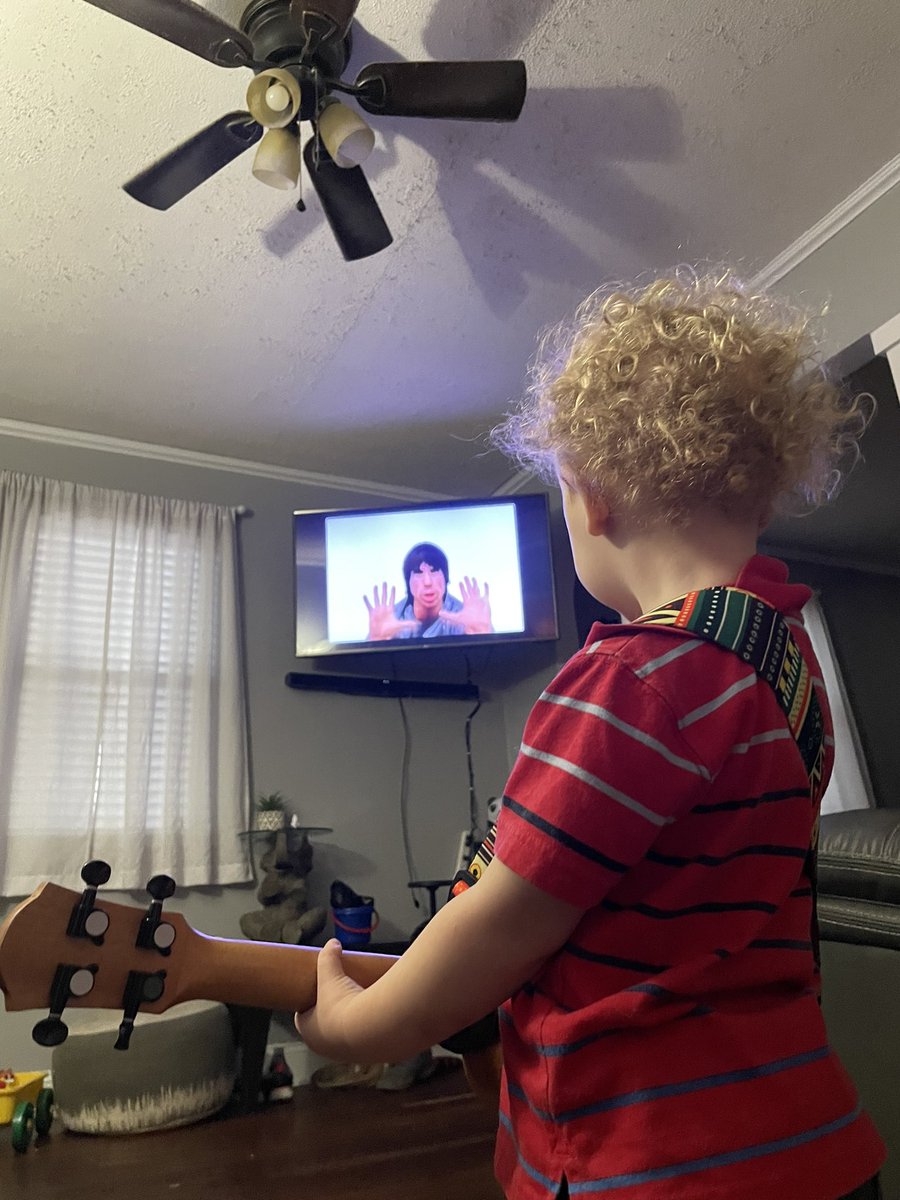 TheRealTarheel's tweet photo. You are his biggest influences @johnfrusciante @flea333 https://t.co/SShh4fZZoK