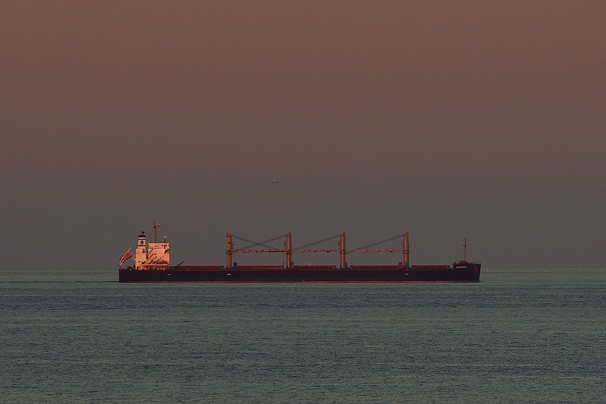 johnmorgan726's tweet photo. The APHROS, IMO:9460514 destination unknown, flying the flag of the Marshall Islands 🇲🇭. #ShipsInPics #BulkCarrier #Aphros https://t.co/4gTpaANsNs