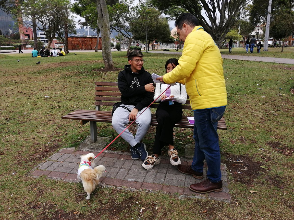MarioVCastroQ's tweet photo. Acompañado de los canes 'Copito' y 'Max', recorrimos el Parque de la Madre compartiendo nuestra propuesta de campaña. Este parque será una de nuestras prioridades, en el que daremos mejores condiciones para la práctica deportiva y esparcimiento de la gente.
Por una #CiudadSegura https://t.co/IUeS7VtjUB