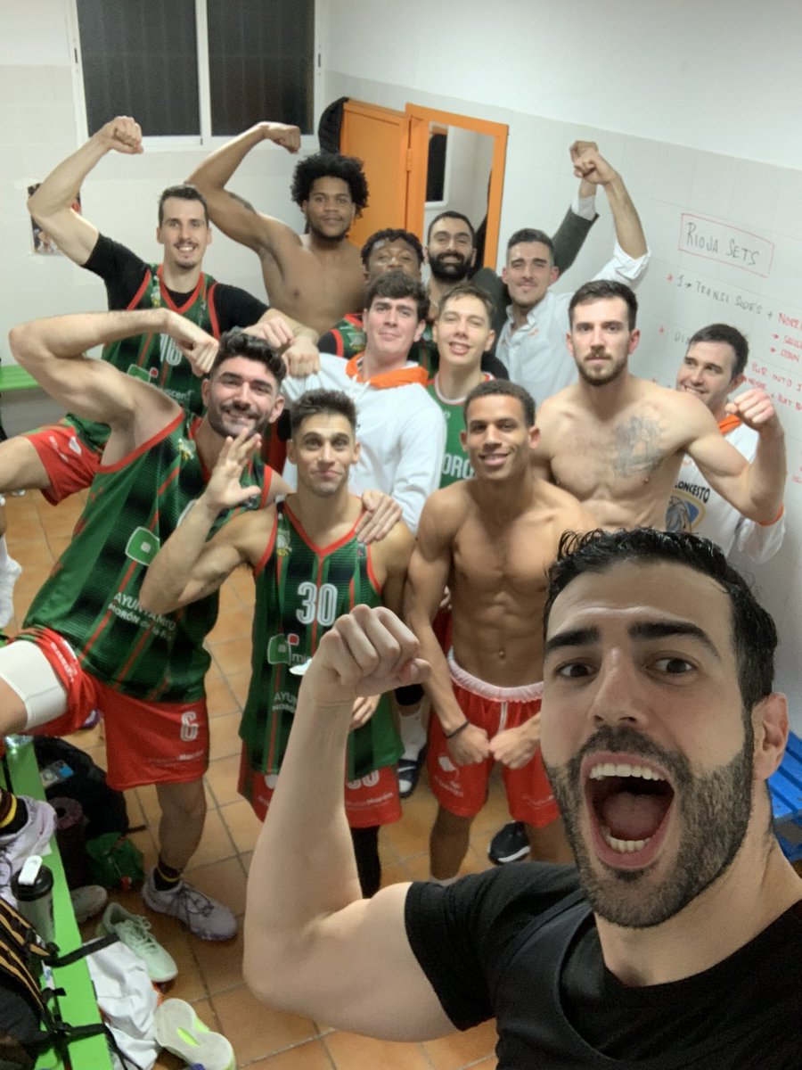 Empezando de la mejor manera el 2023, seguimos shavaleh!! 
🐓🐓🐓🐓🐓
<a href="/cbmoron/">C.B. Morón</a> <a href="/gallocbmoron/">Grada «El Gallo»</a> <a href="/caminoalorocbmo/">@amigos del bàsquet SOMOS DE ORO!!</a>