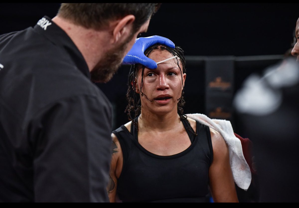 “You either quit or keep going. They both hurt.” 

Cutman: wait wait, you have a huge cut on your face. 
Me: do you want me to hold that for you? 
Cutman: no, I …. I got it 😳

#lfa147 #neverbackdown #risktobeamazing  #TRIBE
