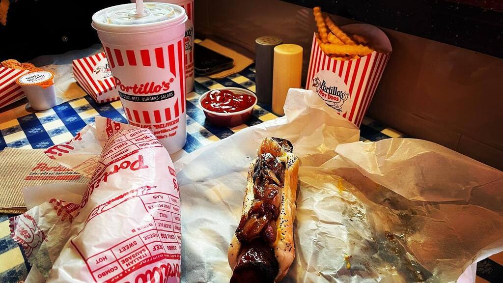 patcain's tweet photo. Can you guys guess where I am?! #BestFoodEver https://t.co/YcINXlpuAb https://t.co/xWNtQ0K0VW
