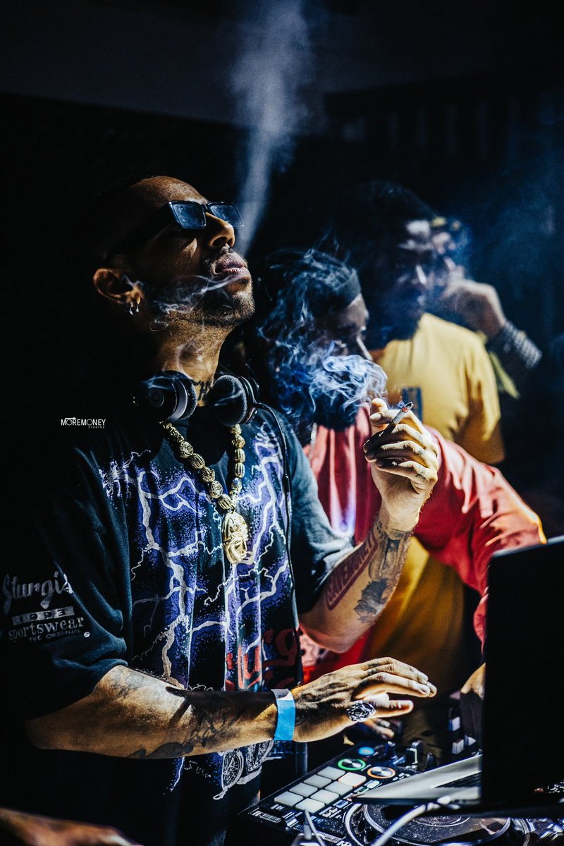 Best shot of <a href="/VicMensa/">Vic Mensa</a> captured by me…<a href="/moremoneystudio/">moremoneystudios</a> #BlackStarLineFestival