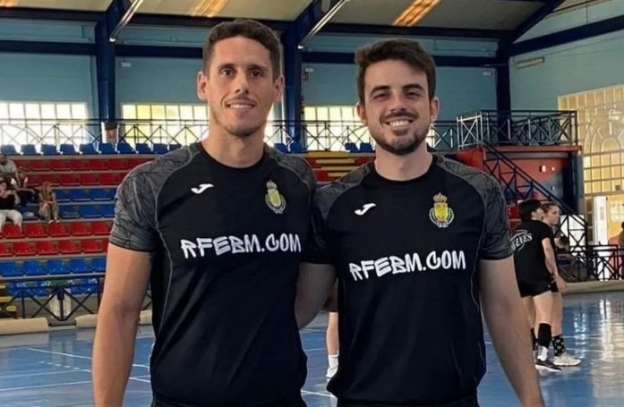 CTArbitralMLG's tweet photo. Enhorabuena a los #arbMLG @DeividM94 y @ArmandoPerez93 por su designación para la final infantil masculina del @cesabm2023 entre @fgabalonman y @Fbmcv 
Buen trabajo chicos!! A disfrutar y muchos aciertos!! https://t.co/WJrbqJkWV4