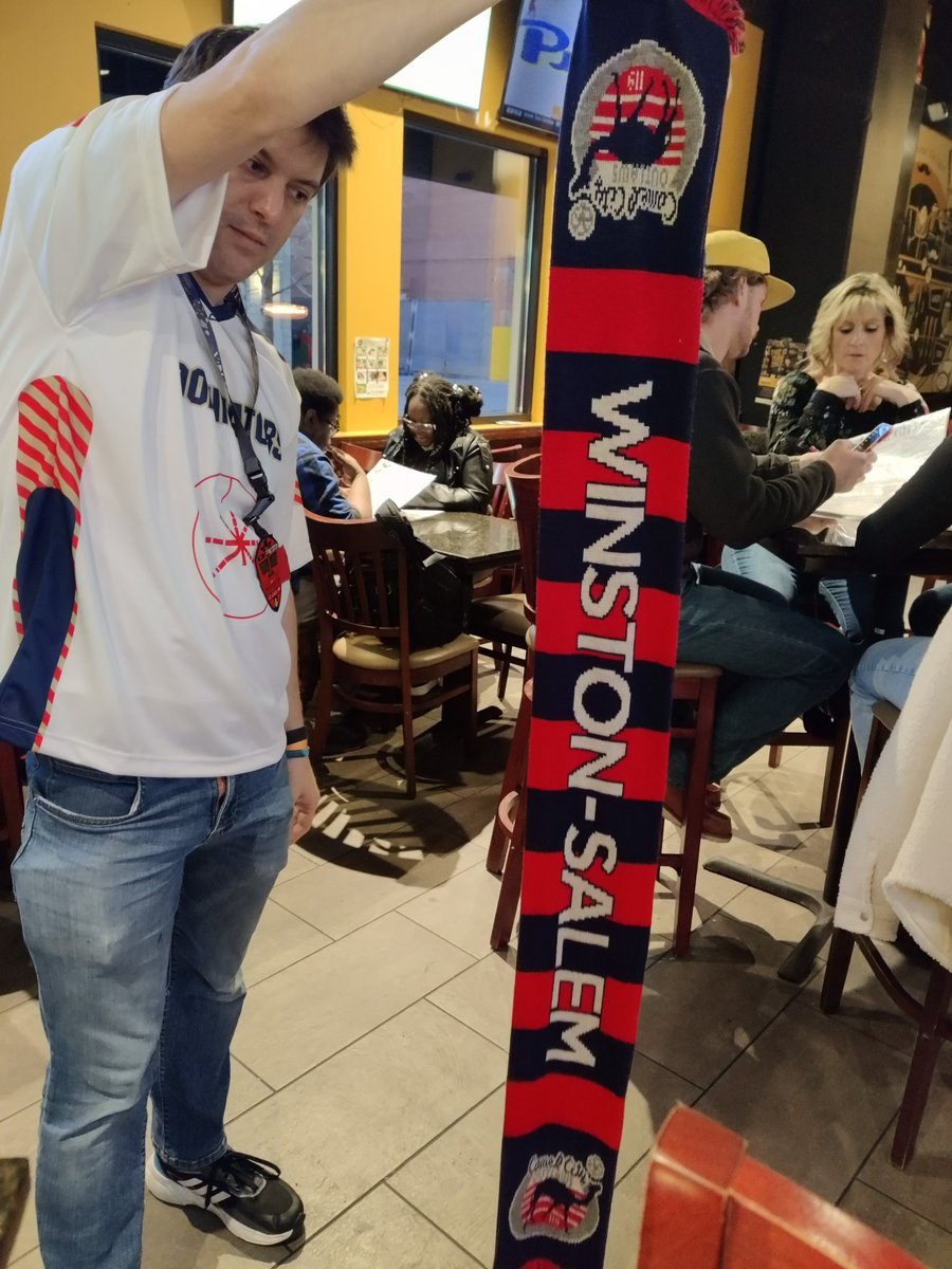 unrealtravis's tweet photo. Ran into this fella at @MAGFest small world to run into fellow @AmericanOutlaws from the @AOWSNC #CamelCity had some of our @AO_DC beer the Yanks on hand as a gift. https://t.co/ACnnMVbhCv