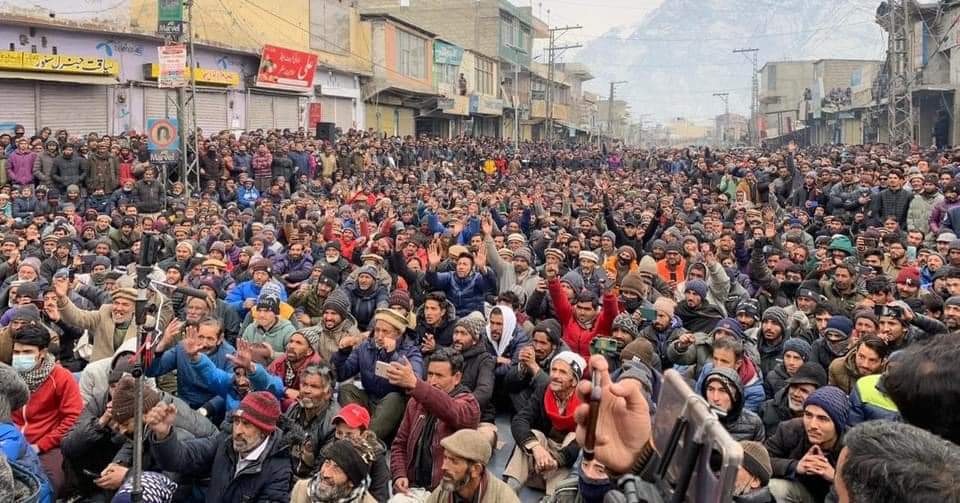 ZunairaInam's tweet photo. 10th consecutive day of #GB_strike  against land grabbing, electricity &amp; wheat shortage, and imposition of taxes without adequate representation in parliament.
The media silence is alarming. 
#GilgitBaltistan https://t.co/CM5n88atkp