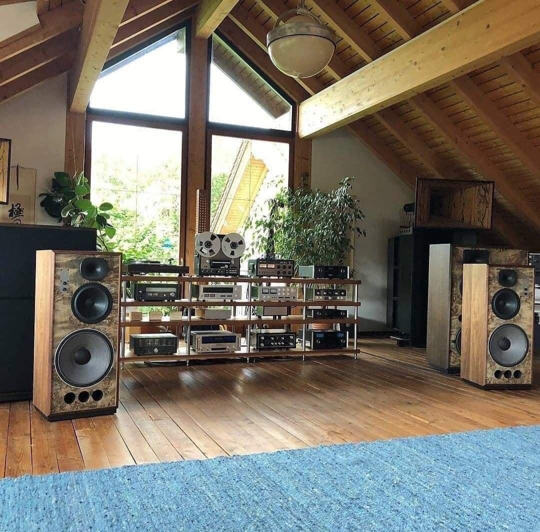 vodouch2000's tweet photo. German showroom from Blumenhofer
#audioroom #showroom #reeltoreel #loudspeaker #amplifier https://t.co/C8zxFE2eer