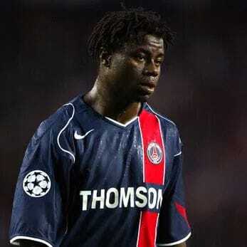 Triste nouvelle, Modeste M'Bami, ancien joueur du PSG est décédé à l'âge de 40 ans. Toutes nos condoléances à sa famille et ses proches. RIP. 🙏🕊