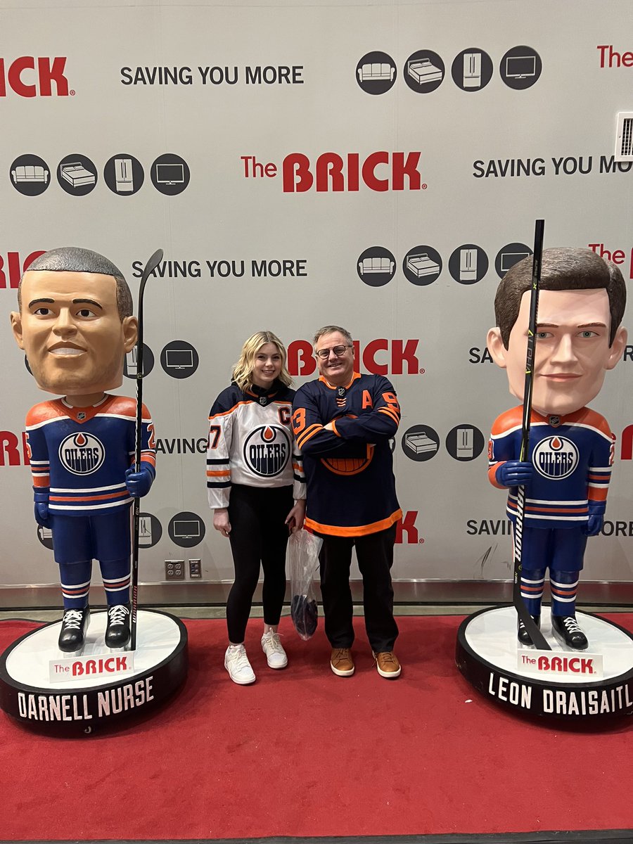warrenzap's tweet photo. Go Oilers #brickbestseats #letsgooilers https://t.co/SWYFDpDWUH