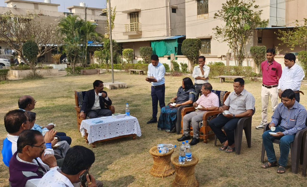 Bipin13Chaudhry's tweet photo. ડૉ. ડી.ડી. કાપડિયા સર (IAS) #DDOTAPI
સંવેદનાસભર સ્પર્શ ધરાવતું એક એવું વ્યક્તિત્વ કે જેમના સ્પર્શ માત્ર થી તાપી જિલ્લા આદિવાસી ગામડાઓના મેદાનો ખીલી ઉઠ્યા અને લાઈબ્રેરીઓ મહેકી ઉઠી. https://t.co/T8R79vzuJ6