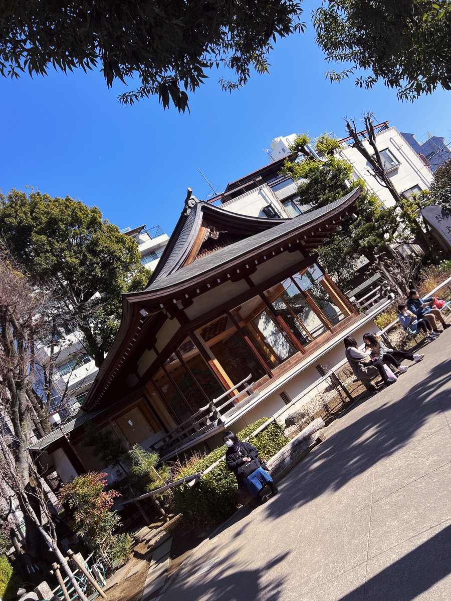 sumage127's tweet image. お疲れ様です✨

天気も良いので鳩の森神社へ

いつも綺麗な手水舎🌸

鳩のおみくじ🕊

午後もふぁいと😄