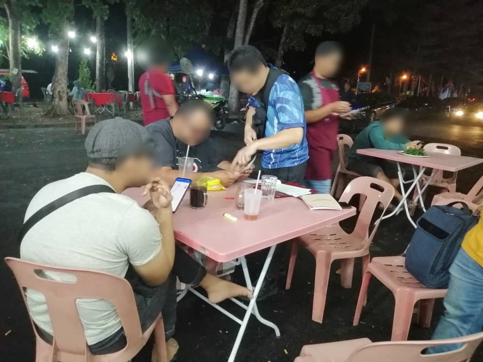 05/01/2023.Operasi Rokok dijalankan di Negeri Kedah. 26 Kompaun kesalahan Kawasan Larangan Merokok, 1 orang belum dewasa &amp; 2 kompaun gagal pamer tanda larangan telah dikeluarkan, Peraturan-Peraturan Kawalan Hasil Tembakau. 
<a href="/NorhayatiRusli/">Norhayati Rusli</a> <a href="/ZakySaidin/">Zaky Saidin</a> <a href="/SIPKKM/">Sektor Inspektorat & Perundangan KKM</a>