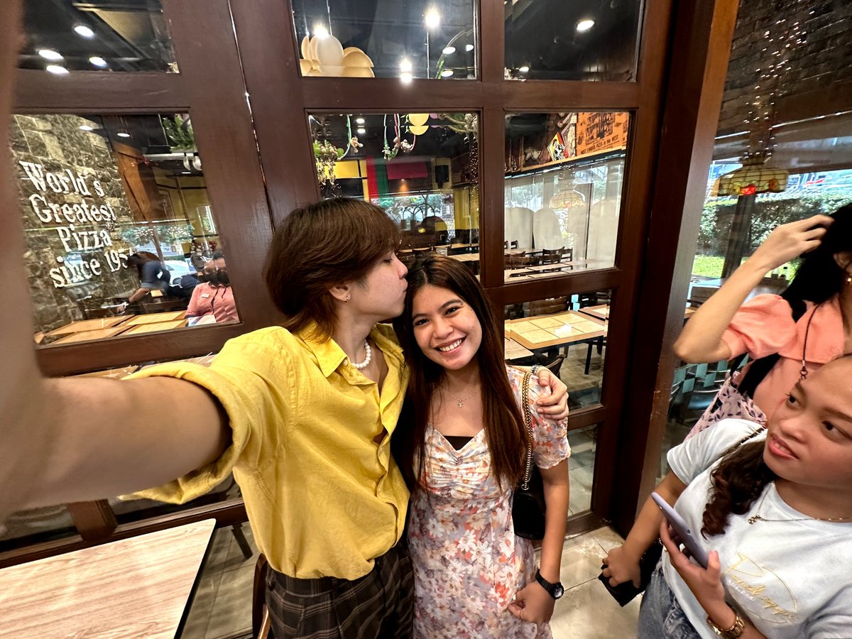 aescys's tweet photo. Happy birthday boss V!! 💛 https://t.co/MA7Pfla6dh