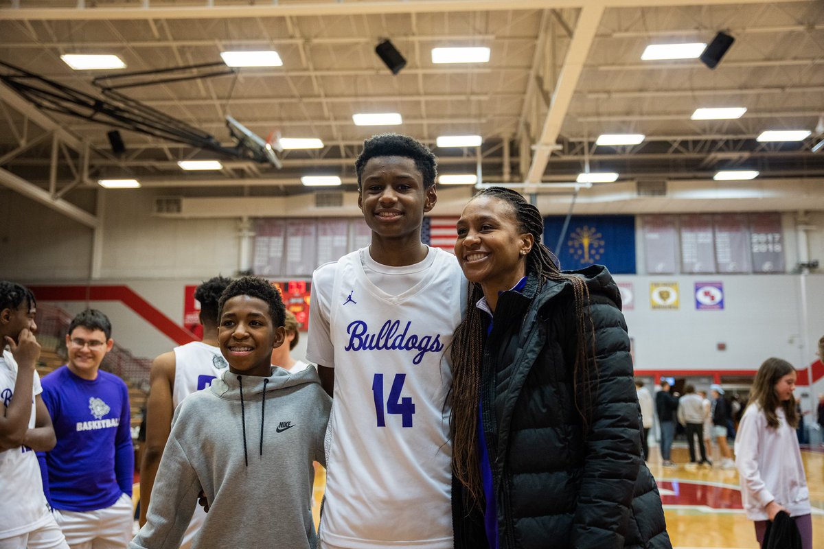 🏆 Hendricks County Champs 🏆 

Brownsburg 69
Plainfield 55

▪️Kanon Catchings leads Bulldogs to a Championship (30 points)

📸: <a href="/Landofullframe/">Austin Lancaster</a>