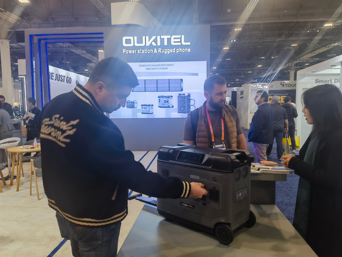 oukitelmobile's tweet photo. 🤩🎉Thanks for visiting！！
We had a great time at #CES2023 

💫Start your journey toward true energy independence with #Abearl #p5000 

🔋Join our group to learn more
https://t.co/CtLZknjSrI

#CES #CES2023 
#powerstation #poweroutage
#backuppower #solarenergy #solargenerator https://t.co/KbbPxq7Gqd