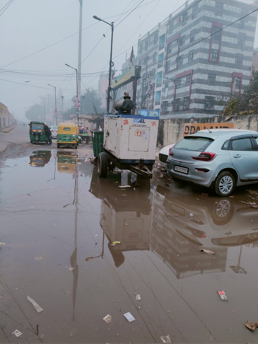 SalimChaudharry's tweet photo. Shastri park D block Gali no.4 k bahar Service road footpath k check valve se badi maatra me leak hote pine k pani se raste me pani bhara
Gharo ko pani ko tarste log
@Ceo_djb @DelhiJalBoard @Saurabh_MLAgk @ArvindKejriwal @SandhyaTimes4u @NBTDilli @theAnupPandey @shezreporter https://t.co/Pe2pj1q4H5