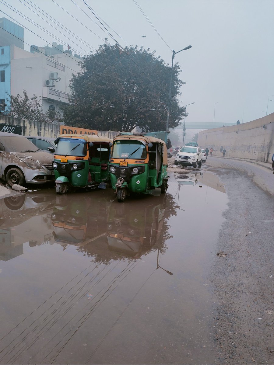 SalimChaudharry's tweet photo. Shastri park D block Gali no.4 k bahar Service road footpath k check valve se badi maatra me leak hote pine k pani se raste me pani bhara
Gharo ko pani ko tarste log
@Ceo_djb @DelhiJalBoard @Saurabh_MLAgk @ArvindKejriwal @SandhyaTimes4u @NBTDilli @theAnupPandey @shezreporter https://t.co/Pe2pj1q4H5