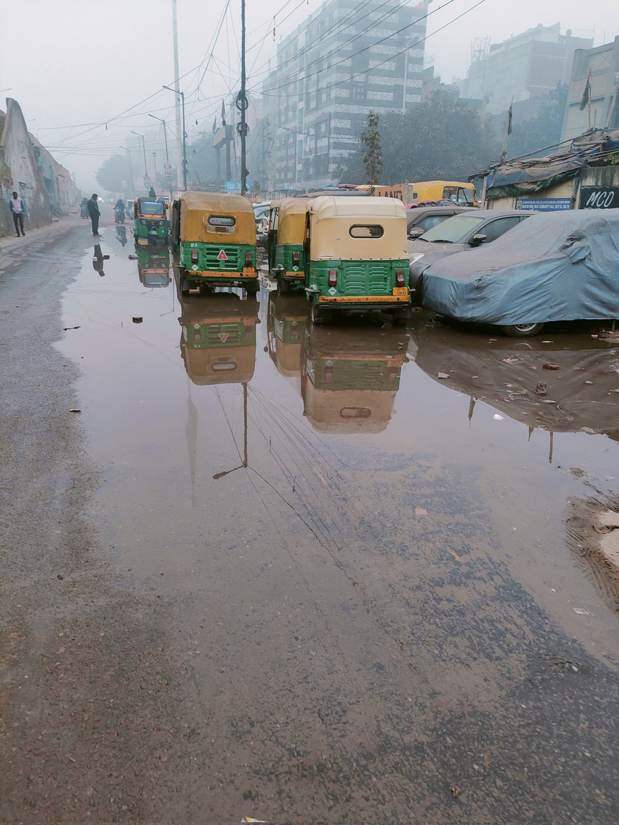 SalimChaudharry's tweet photo. Roz hazaro lakho liter barbad hota pine ka pani
Sardi me office me heater senkte afsar
Ward 213 ka 
Shastri park service road bana taalab
 @CMODelhi @LtGovDelhi @HajiSameerAhmad @NiyazAhmadinc @TOIIndiaNews @abplive @RajatSharmaLive https://t.co/Uc6WOkBrGp