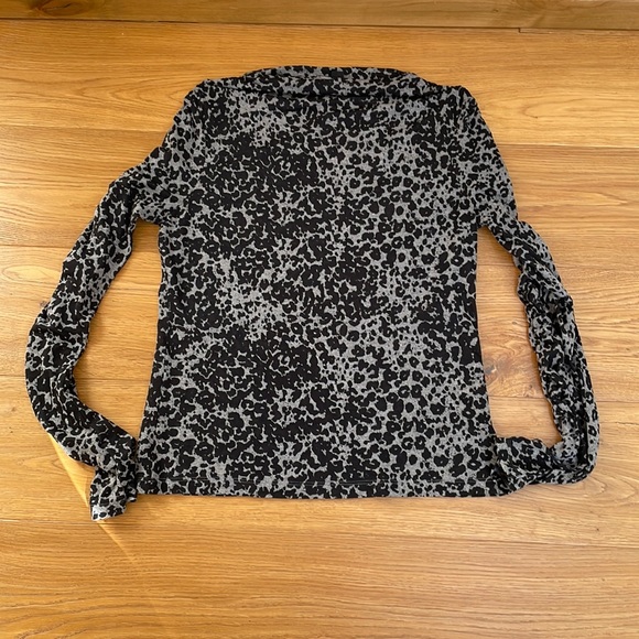 LuxDesignVault's tweet photo. So good I had to share! Check out all the items I'm loving on @Poshmarkapp from @jbpl_nrosales #poshmark #fashion #style #shopmycloset #iloverevolution #alquimia #allsaints: https://t.co/SV0lwqVWK9 https://t.co/TRak9knApT