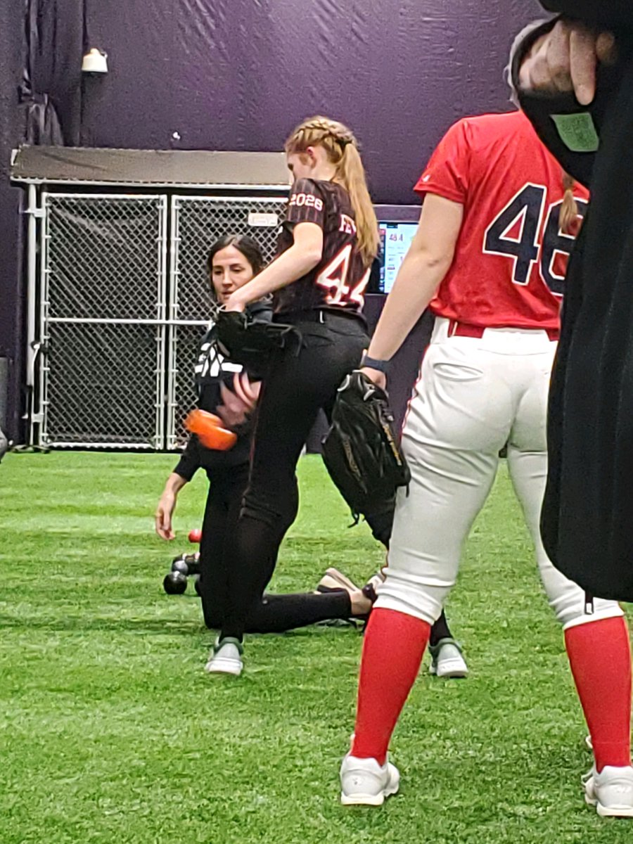 keely_fewell08's tweet photo. I had a great time tonight at the @NUSBcats pitcher/catcher camp! Thank you to @katedrohan @CarylDrohan @Mgascoigne32 and everyone else there for running a great event. I learned a lot and had so much fun, can't wait to come back! @jillienwaldron https://t.co/zFem1cRiIn