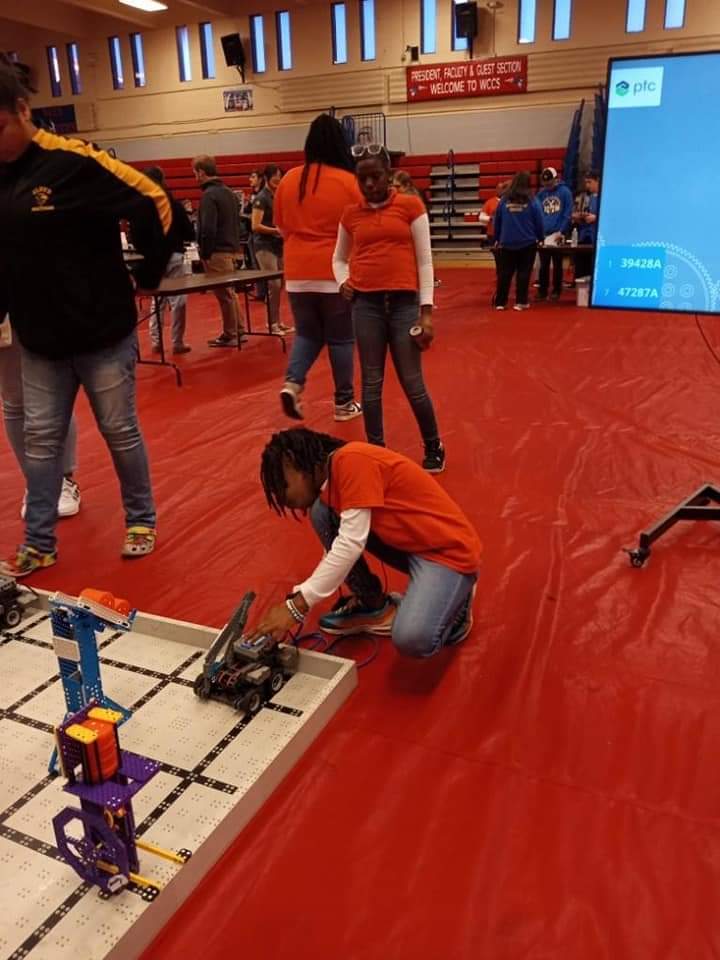 SophiaPKingston's tweet photo. Our scholars representing SPK at the VEX Robotics competition today held at Wallace Community College. Let's Go Tigers🐾, Let's Go!!!!💙🧡 PAWsome job!!
#TeamSPK #steamselma
#higherseas #selmacityschools https://t.co/EuZu51C3iP