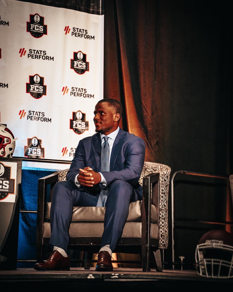 lindseyscottjr's tweet photo. Extremely blessed and honored to be named the Walter Payton Award winner tonight and to named in the same likeness of so many great players before me. 

Thank you to everyone in my life that made this night possible for myself, my friends and my family. https://t.co/oluGXZyoYU