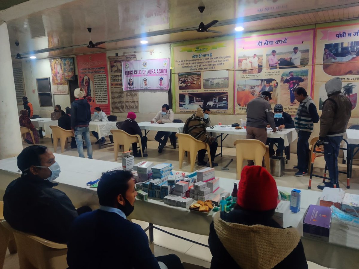 health camp in ramlal bridge ashram by agra health department team.