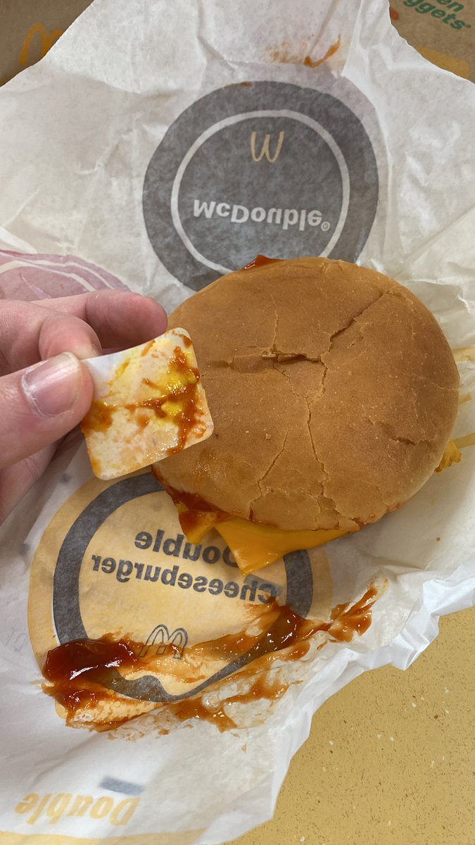greysonlandrum's tweet photo. @McDonalds I still rock with you heavy, nothing can change that. But why am i finding stickers in my burger? Did i do something wrong? If i’m the one who needs to change i will i just need to know https://t.co/qUELhthT7o