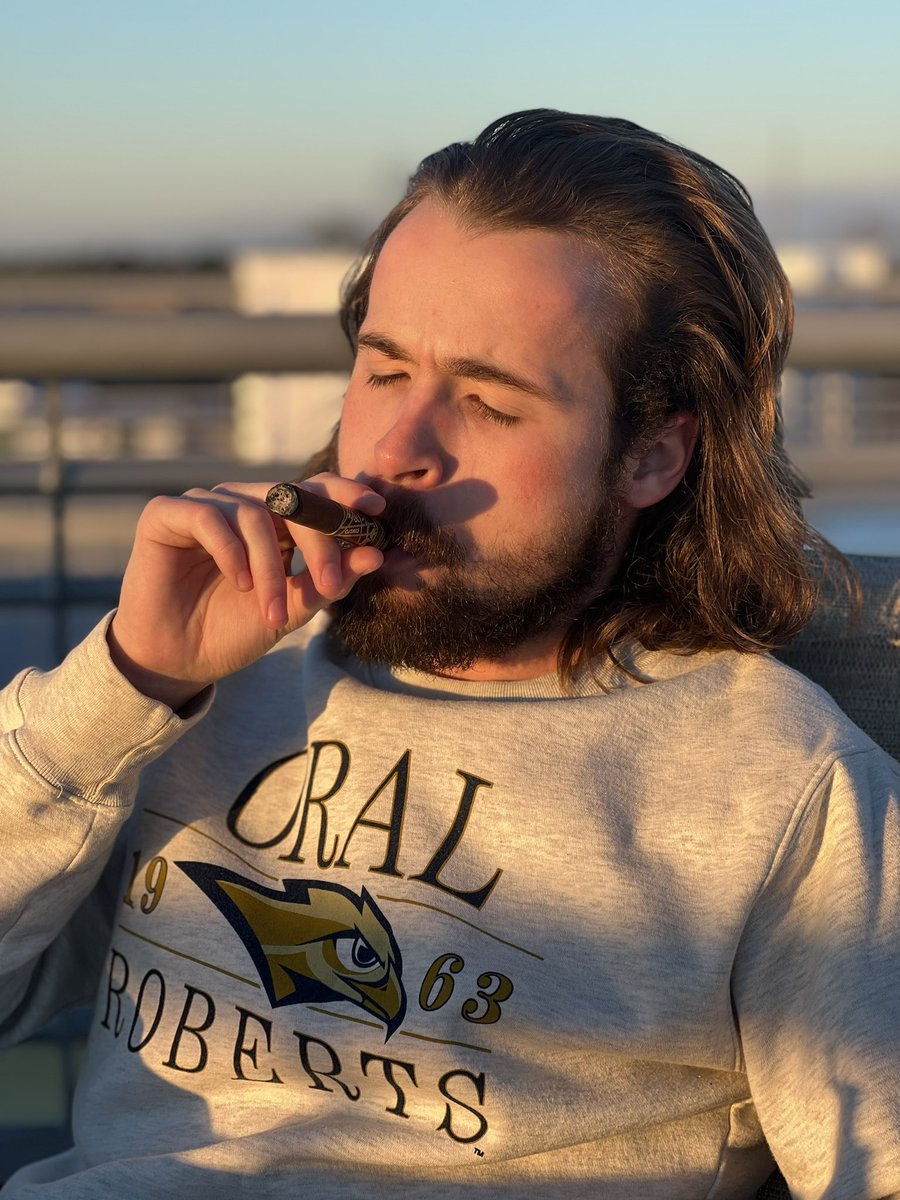 John “𝕶𝖎𝖓𝖌 𝕯𝖆𝖛𝖎𝖉” Porn Disrespector On Twitter I Smoke Cigars And 