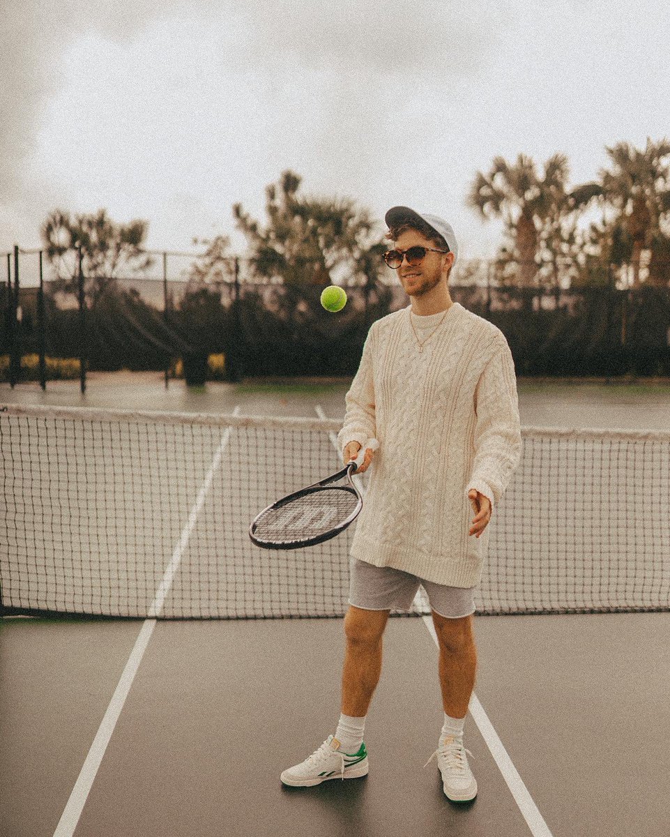jeff4magic's tweet photo. tennis style 

🎾 reebok club c vintage 🎾 https://t.co/0mXs5aoAlm