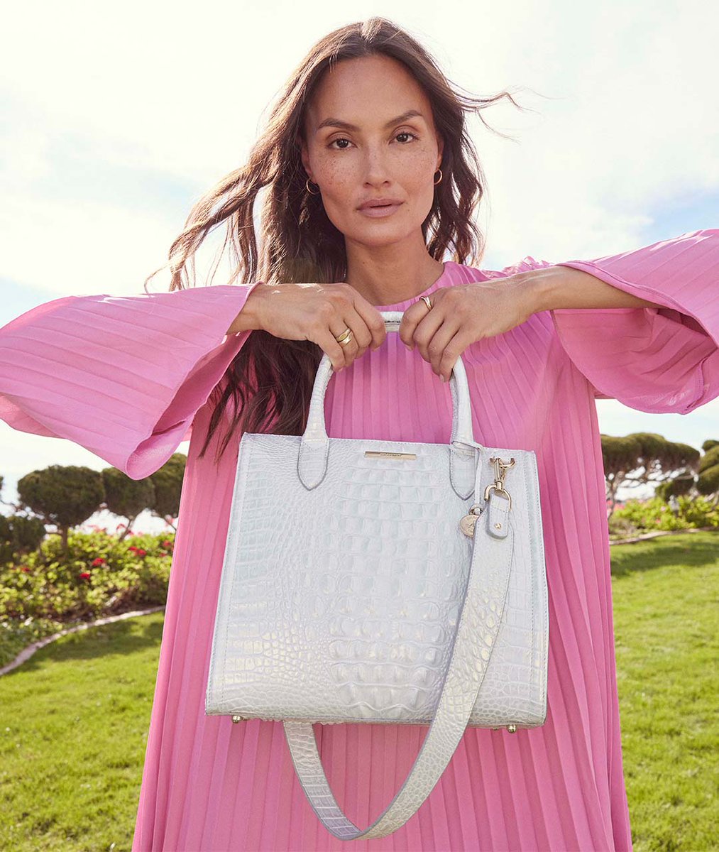 Now trending: bright white 🤍 ✨ 

Spring First Look: bit.ly/3C7LoHC