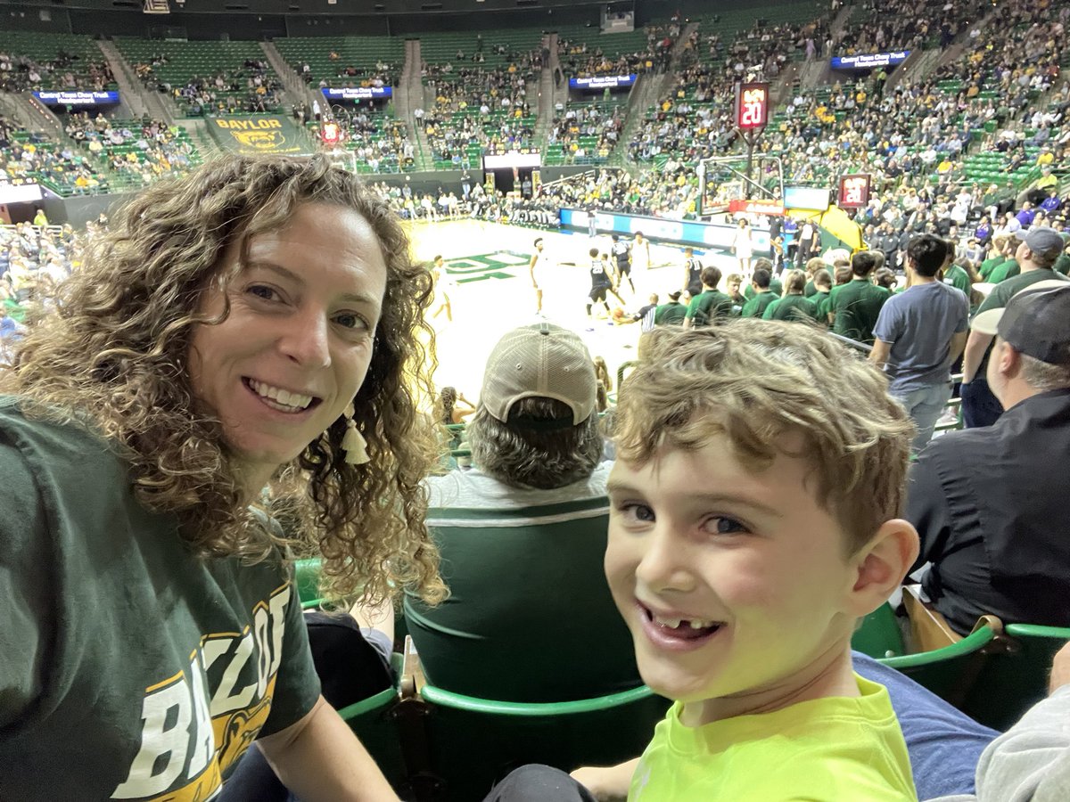 KDonohue06's tweet photo. Date night with my buddy! #sicem https://t.co/g1tIATGNqU