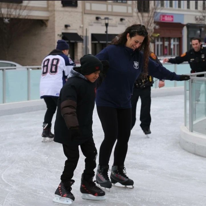suffolkPALs's tweet photo. Suffolk County PAL and the Suffolk County Police Department Officers had a great time with the children of Wyandanch at Rinx. We really enjoy Skating with a Cop events! events.#icekating #WeArePAL #scpd https://t.co/m69vYcKz43