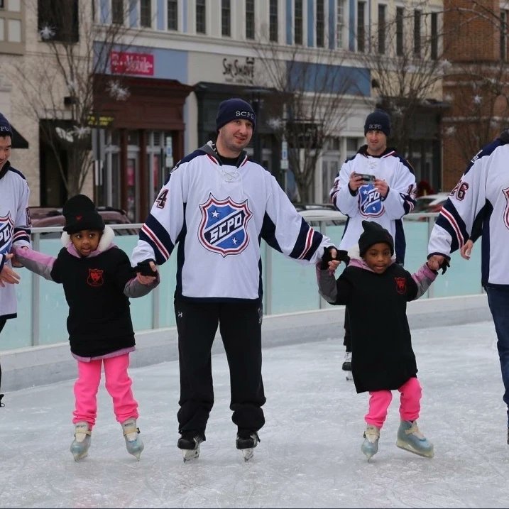 suffolkPALs's tweet photo. Suffolk County PAL and the Suffolk County Police Department Officers had a great time with the children of Wyandanch at Rinx. We really enjoy Skating with a Cop events! events.#icekating #WeArePAL #scpd https://t.co/m69vYcKz43