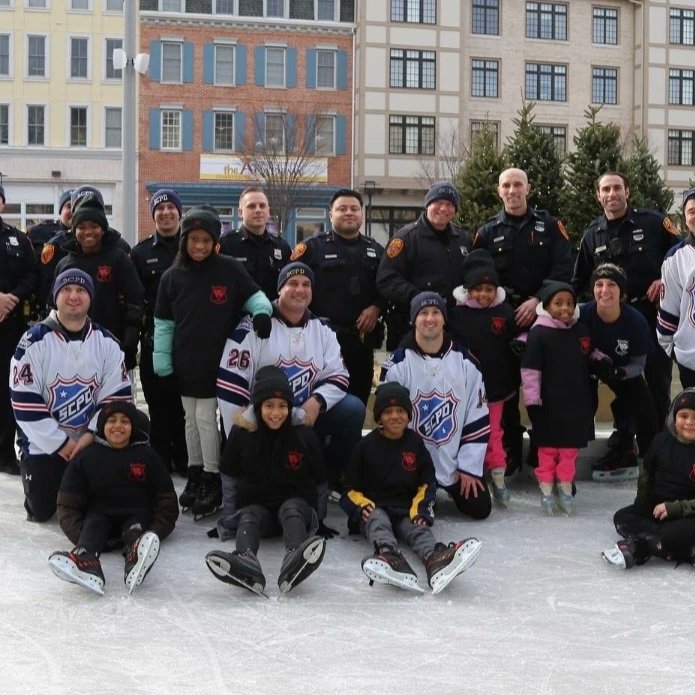 suffolkPALs's tweet photo. Suffolk County PAL and the Suffolk County Police Department Officers had a great time with the children of Wyandanch at Rinx. We really enjoy Skating with a Cop events! events.#icekating #WeArePAL #scpd https://t.co/m69vYcKz43
