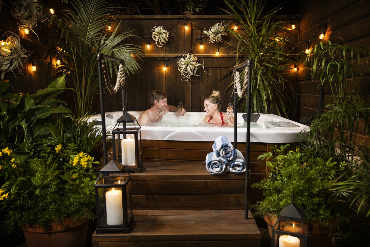 Did you know we have a hot tub cabin suite? 🌼 

Learn more about how to book this room when visiting bit.ly/3UIdEqP