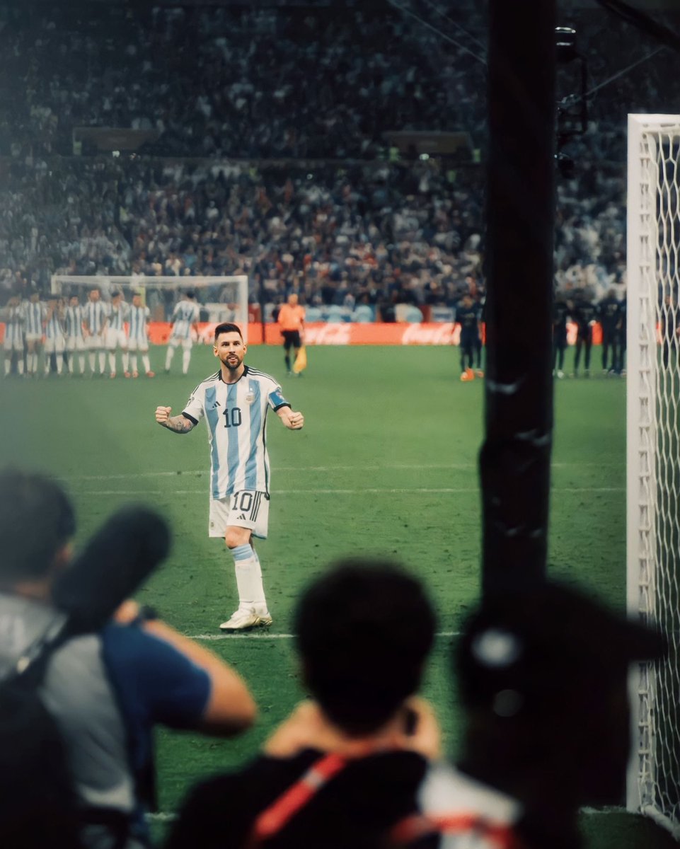 AlbicelesteTalk's tweet photo. Nico Tagliafico: “After Mbappe’s penalty, all the pressure was on the first taker, if Leo missed, we would definitely lose. I was shitt*ng.. very nervous, but Leo kicked calmly as if he were kicking with his son Mateo in the garden...” https://t.co/AQHErdqj9f