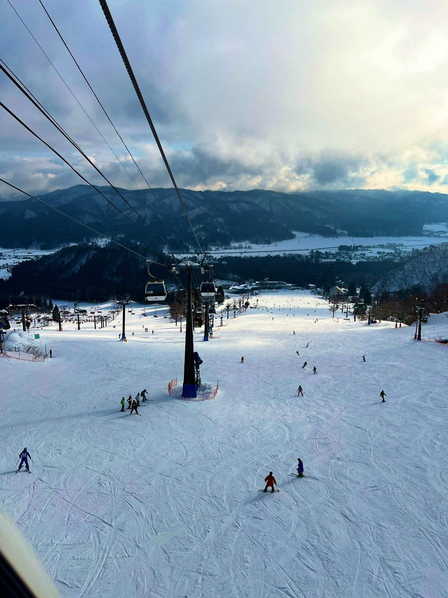 AkihiroGlass's tweet photo. ラストは五竜と47！

混み始めてますー

天気は良しー
雪はどうかなー。

#白馬
#スキー https://t.co/b0pOPw4C7v