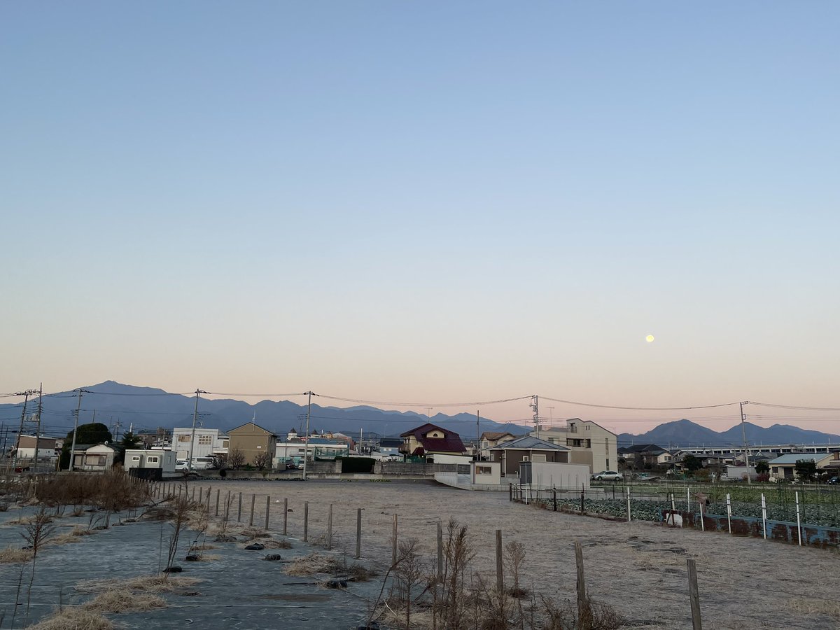 baru_tozan's tweet photo. #runmeter でランニングを完了, 時間 48:22, 距離 6.03 km, 平均 8:01, 362 カロリー.実際は5キロのジョギング

登山の影響はアイゼンからの衝撃で膝の周囲が若干痛んだので昨日は休養日🏥

11日までは健康診断対策で有酸素運動を中心に走ってますが、今日は7割近く有酸素運動だった✌️
#東丹沢に沈む月 https://t.co/rtNPcu0LhV