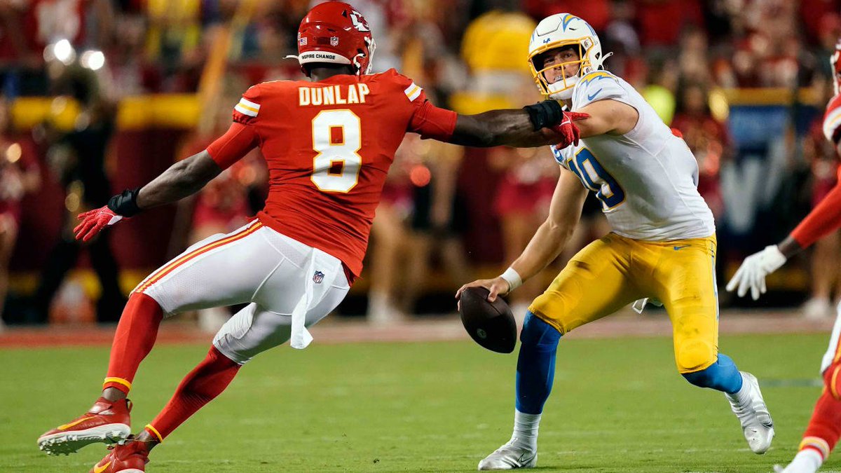robdogj's tweet photo. @ArrowheadGetLIV I have enjoyed watching #KC8 getting to QBs this season https://t.co/mBuadnyPwO