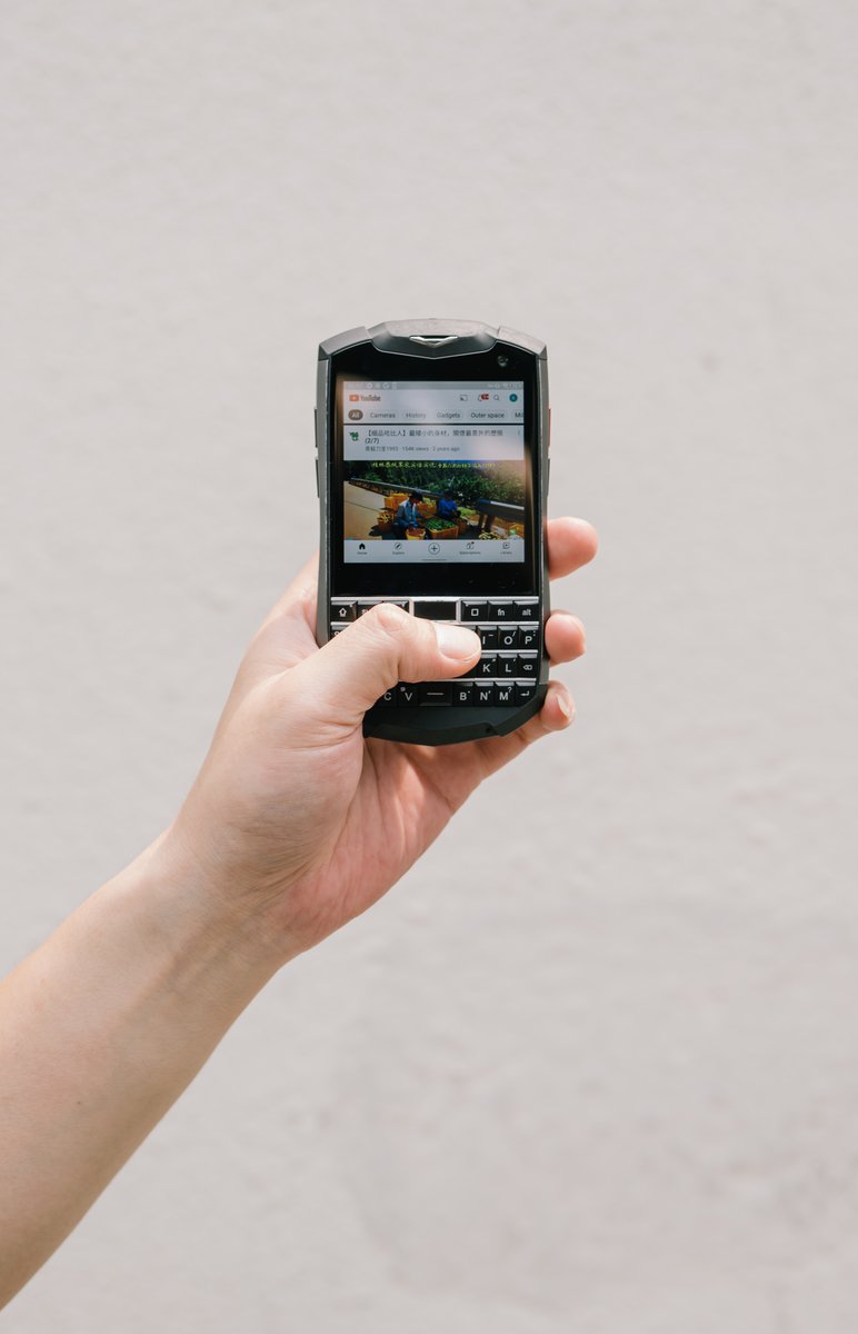Unihertz's tweet photo. Titan Pocket for the win!🙌

Learn more about this pocket-sized QWERTY phone👉https://t.co/ltyHFgoyln

#unihertz #titanpocket #titanseries #qwerty https://t.co/HHNehMcylt