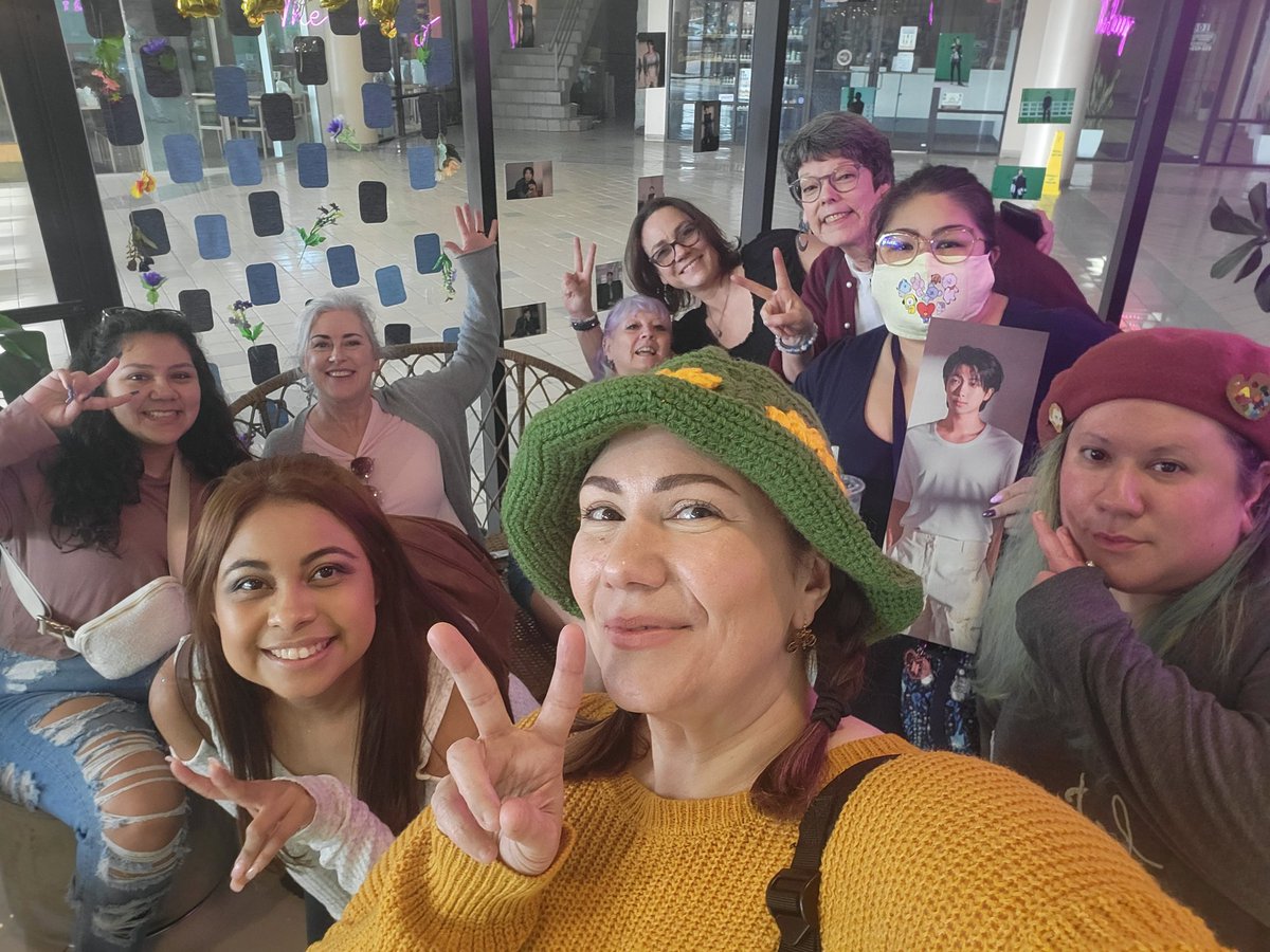 JinsMoonGoddess's tweet photo. Today was a great day. #BTS #besties @LoriShownes @lalaland_city @BlueGreyCanvas https://t.co/hfsJLvw5aE
